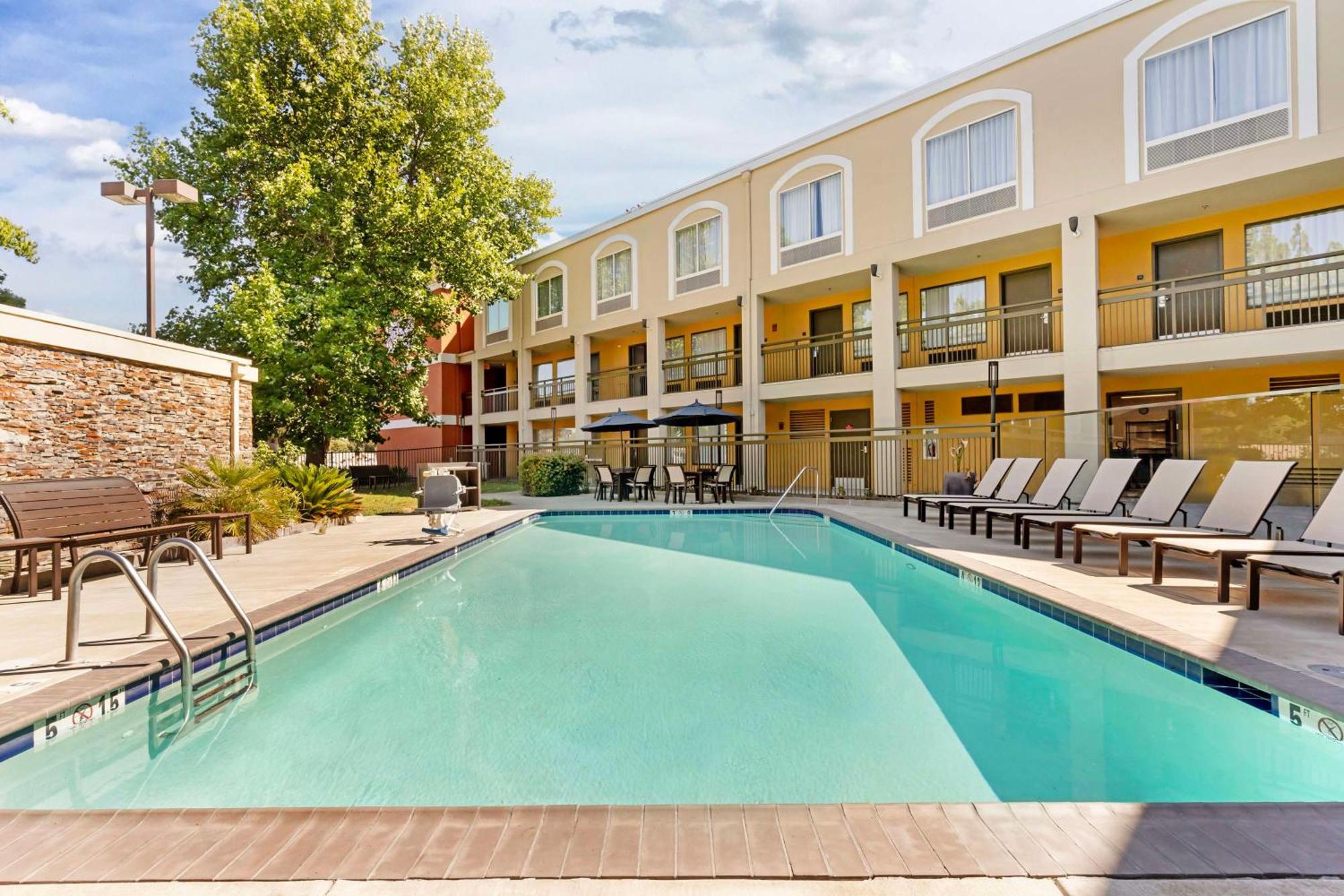 Best Western Plus Rancho Cordova Inn Exterior photo