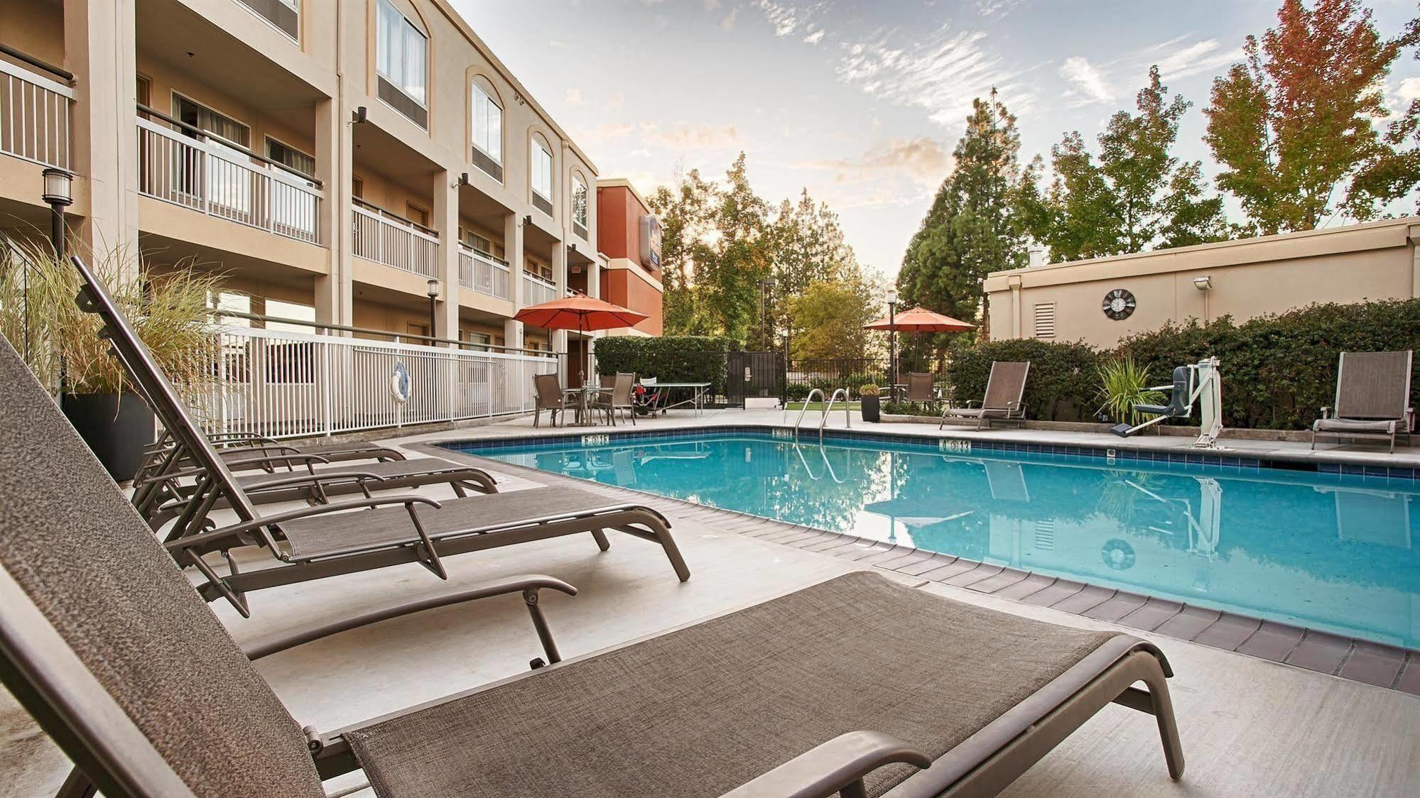 Best Western Plus Rancho Cordova Inn Exterior photo